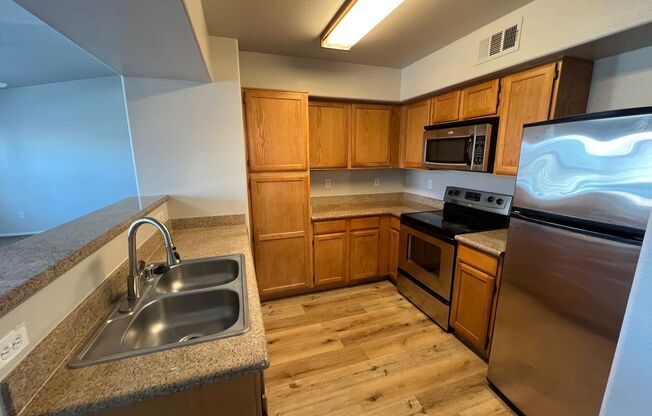 3 beds, 2 baths, $1,710, Unit # 2072