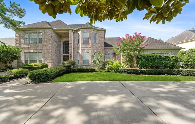 Spacious 5-Bedroom Lakeview Home with Pool & Entertainer’s Dream Layout!