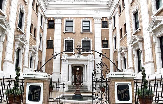 115 W Olympic Pl