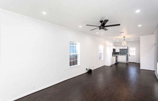 945 E DREXEL AVE