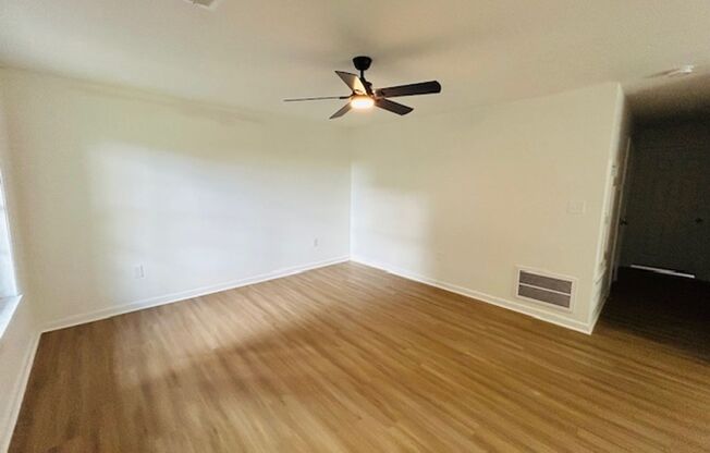 2 beds, 2 baths, $1,095, Unit Unit B