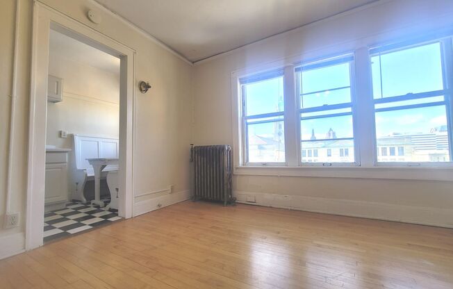 Studio, 1 bath, $895, Unit 39