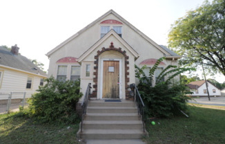 2226 University Ave NE