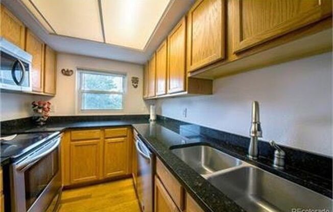 Spacious 3 Bed, 2 Full Bath Townhome steps away from the Highline Canel!