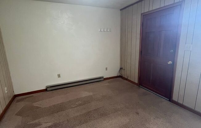 1 bed, 1 bath, 500 sqft, $1,130, Unit R-12