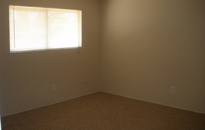 5101 Hunter Ave #16-SW 3 bed 1.5 bath townhome