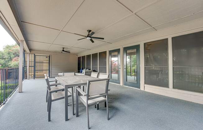 the retreat at thousand oaks covered patio with table and chairs and sliding glass doors