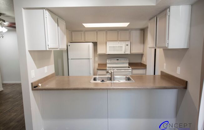 2 beds, 1 bath, 930 sqft, $1,349, Unit 950-11