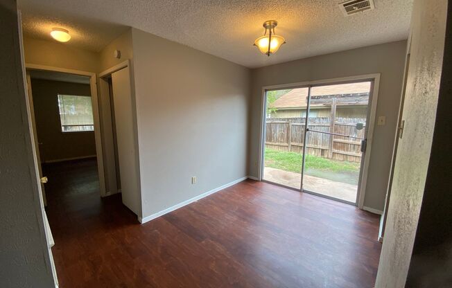 2 beds, 1 bath, 831 sqft, $1,495, Unit Unit B