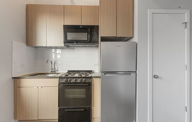 Studio, 1 bath, 204 sqft, $1,375, Unit 707