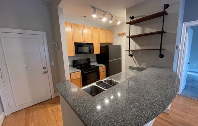 Uptown Charlotte Condo! 1 BR / 1 BA Now Available!
