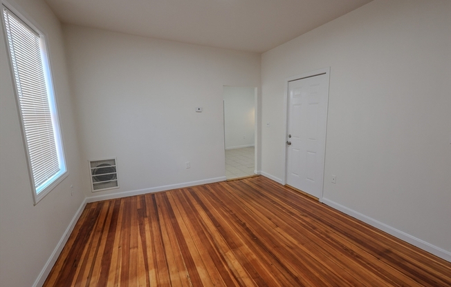 4 beds, 1 bath, 1,250 sqft, $3,700, Unit 2