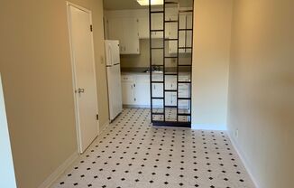 2 beds, 1 bath, $2,850, Unit 7