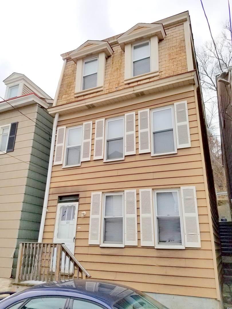 Spacious 4 Bedroom  in Slopes w/ Laundry & Central Air