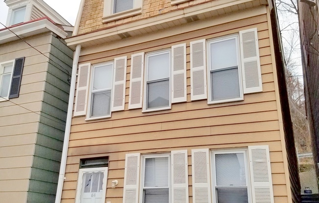 Spacious 4 Bedroom  in Slopes w/ Laundry & Central Air