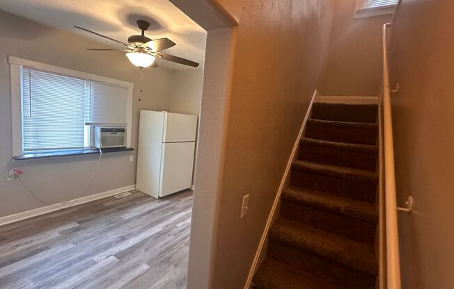 2 beds, 1 bath, $725, Unit 317