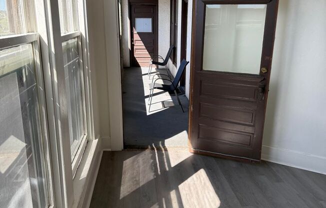 Studio, 1 bath, 250 sqft, $1,195, Unit 200