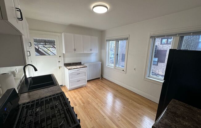 1 bed, 1 bath, 650 sqft, $1,550, Unit Unit 2