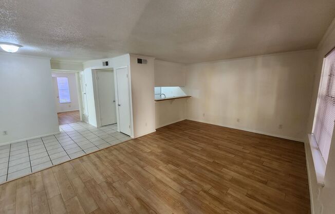 1 bed, 1 bath, 700 sqft, $995, Unit LAW11-125