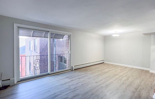 1 bed, 1 bath, $1,300, Unit D-33