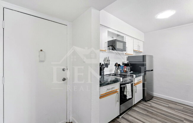 2 beds, 2 baths, 932 sqft, $1,450, Unit Unit 229e