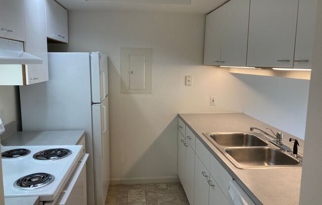 1 bed, 1 bath, 656 sqft, $1,070, Unit 408-208