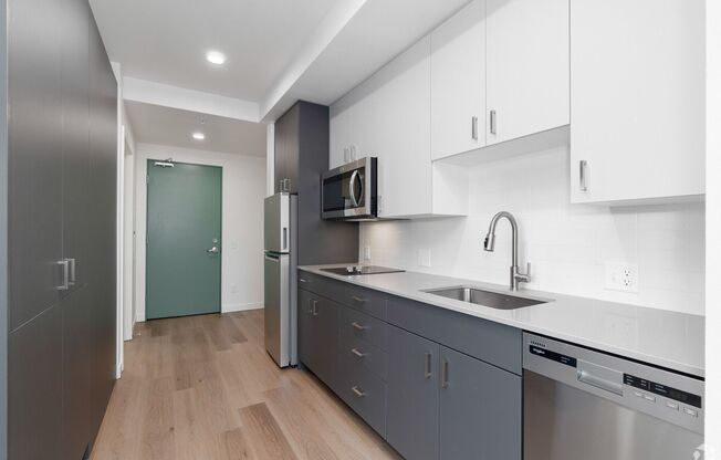 Studio, 1 bath, 451 sqft, $1,399, Unit Unit 403