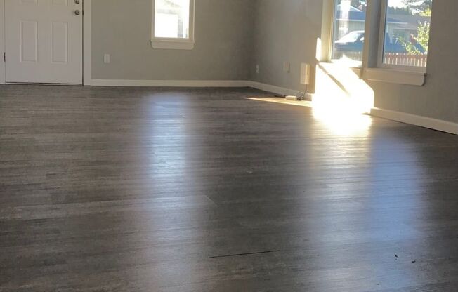 Quaint 2 Bed 1 Bath Home $500 move in Special!