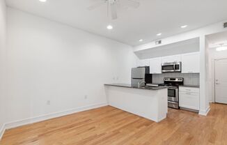 Studio, 1 bath, 400 sqft, $900, Unit Unit 104