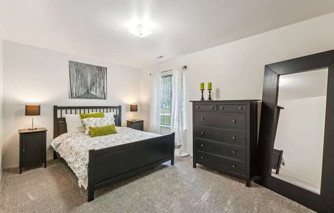 Beautiful bedroom in 2 bedroom apartment  in Clinton Township