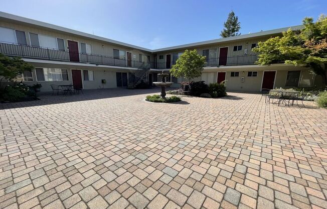 Wonderful Condo Overlooking Courtyard