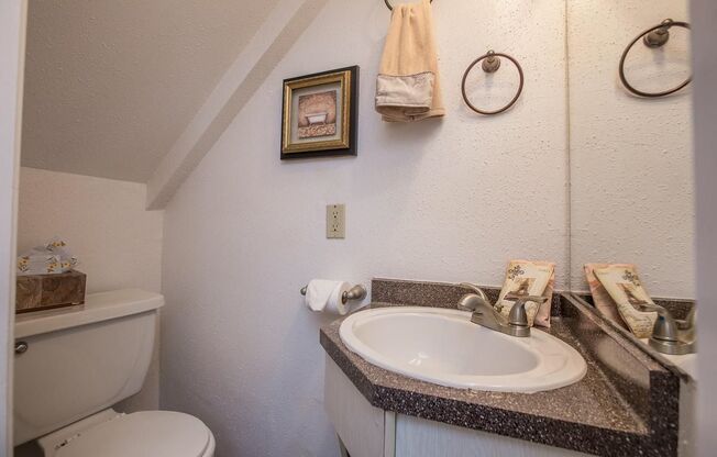 1 bed, 1.5 baths, 711 sqft, $939