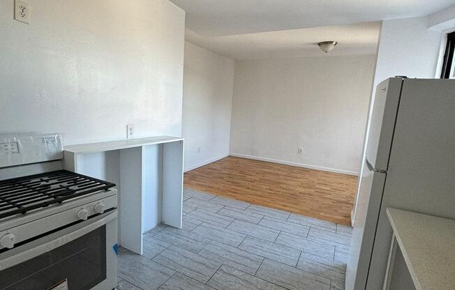 4 beds, 1 bath, $3,870