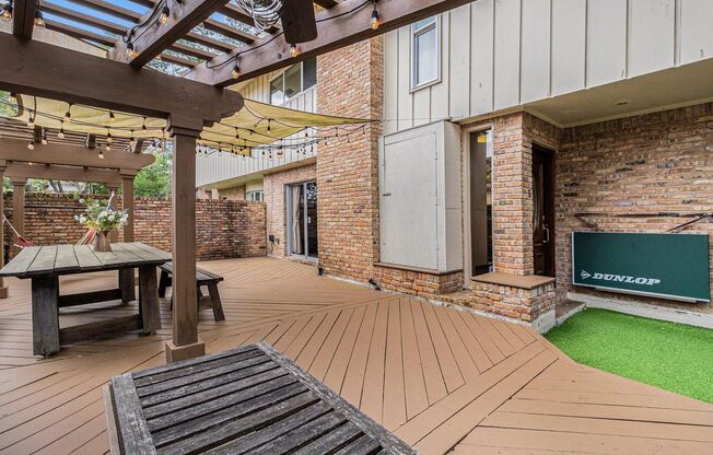 Updated 2-Bed, 2.5-Bath Patio Home Near Uptown
