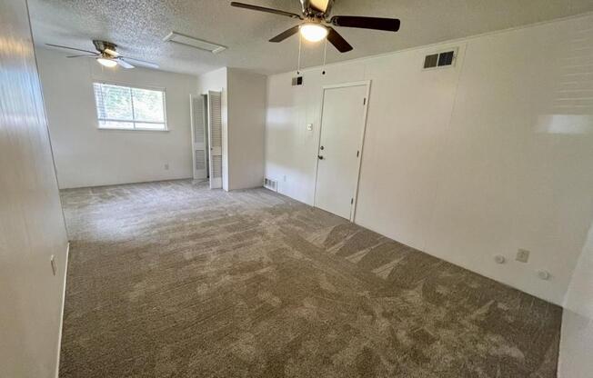 1205 COLLEGE OAKS DR