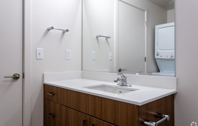 Studio, 1 bath, 439 sqft, $1,600, Unit 310