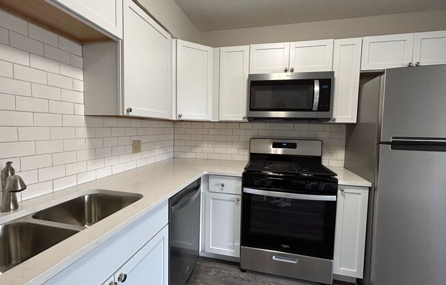 1 bed, 1 bath, 600 sqft, $895, Unit #4