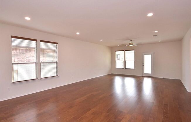 3 beds, 2 baths, $2,050