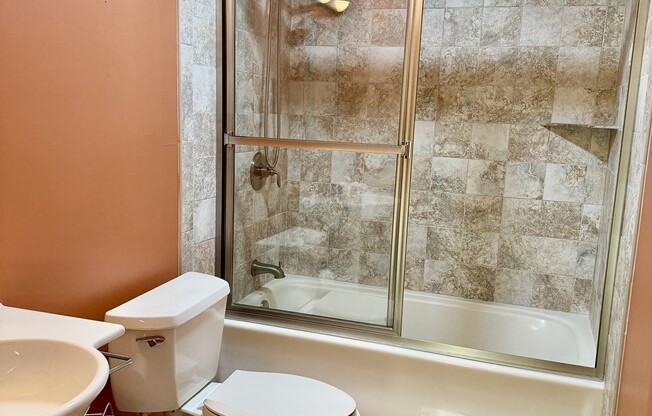 3 beds, 2 baths, 1,644 sqft, $4,600, Unit 711