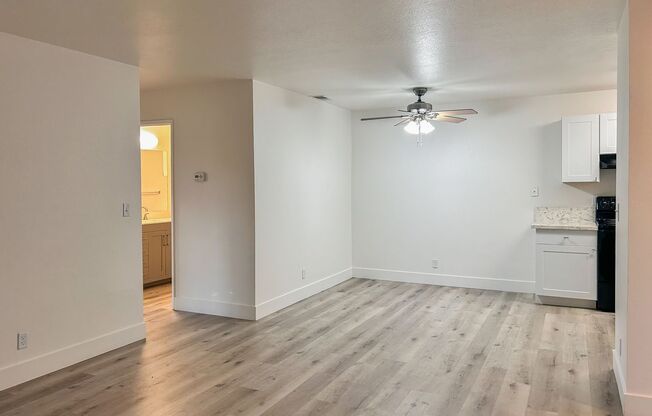 2 beds, 1 bath, 880 sqft, $1,475, Unit 112