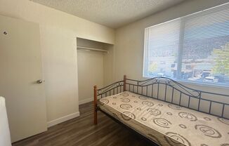 1 bed, 1 bath, $450, Unit Room 6