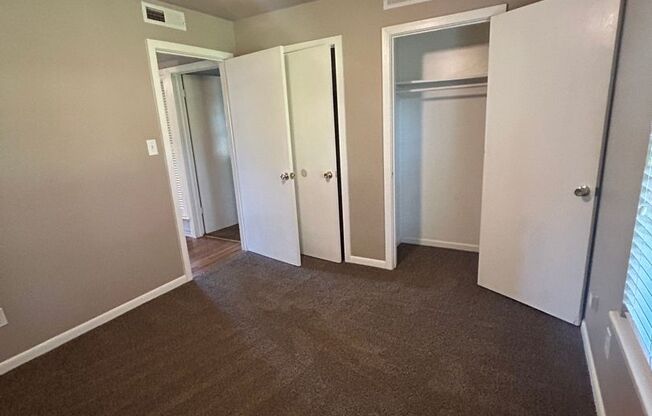 2 beds, 1 bath, 795 sqft, $550, Unit Apt - 8