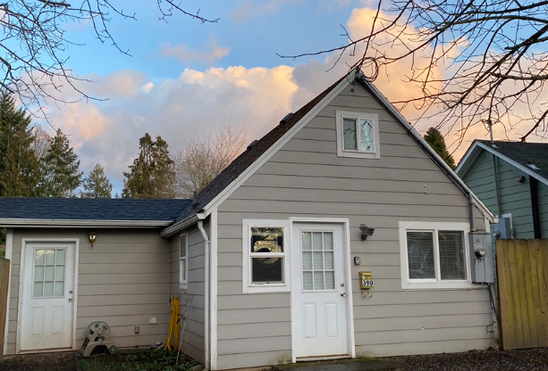 390 22 ST SE