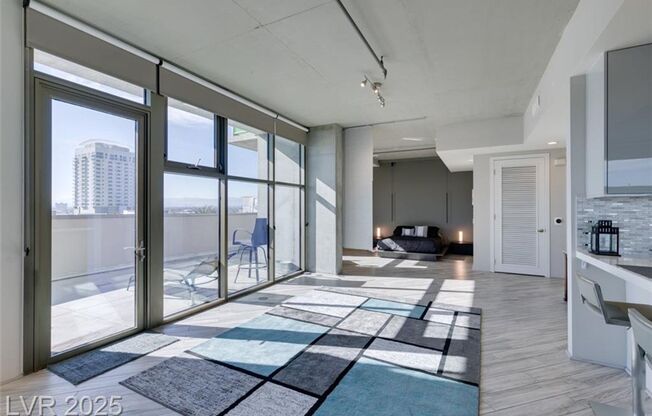 1 bed, 2 baths, $2,977, Unit Juhl Highrise