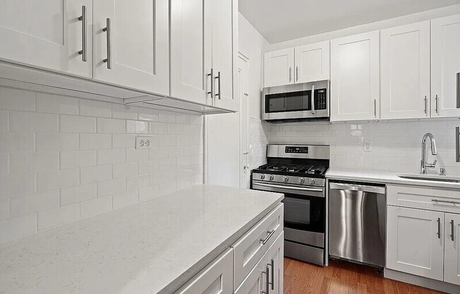 640 W 231 ST