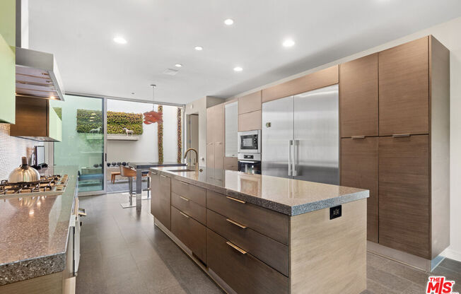 2207 BOWMONT DR