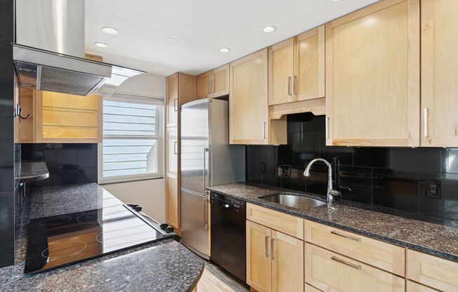 Updated & Bright 2BR Condo in Prime Boulder Location