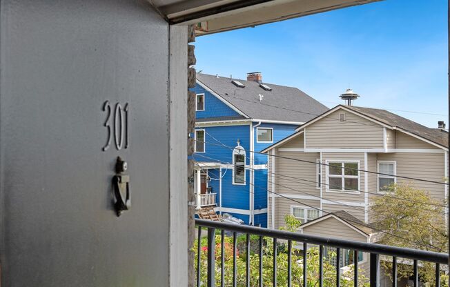 Studio, 1 bath, 355 sqft, $1,275, Unit 301