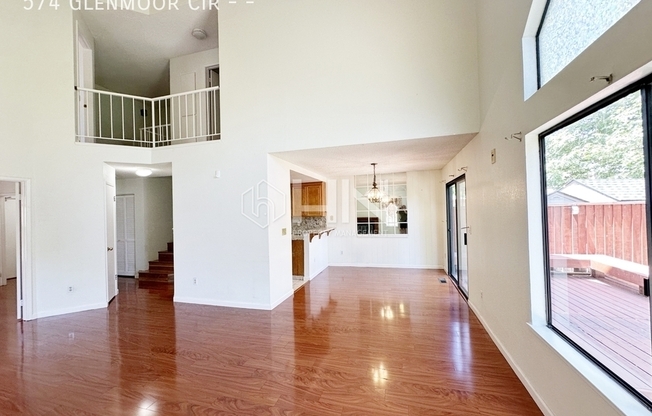 574 GLENMOOR CIR