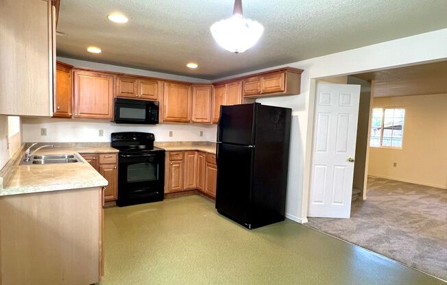 3 beds, 2.5 baths, $2,395